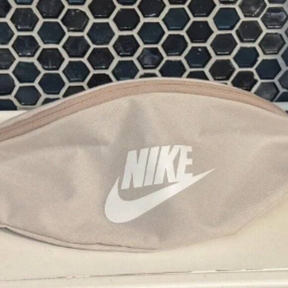 NIKE: Heritage Waistpack (3L) - Picture 6 of 6